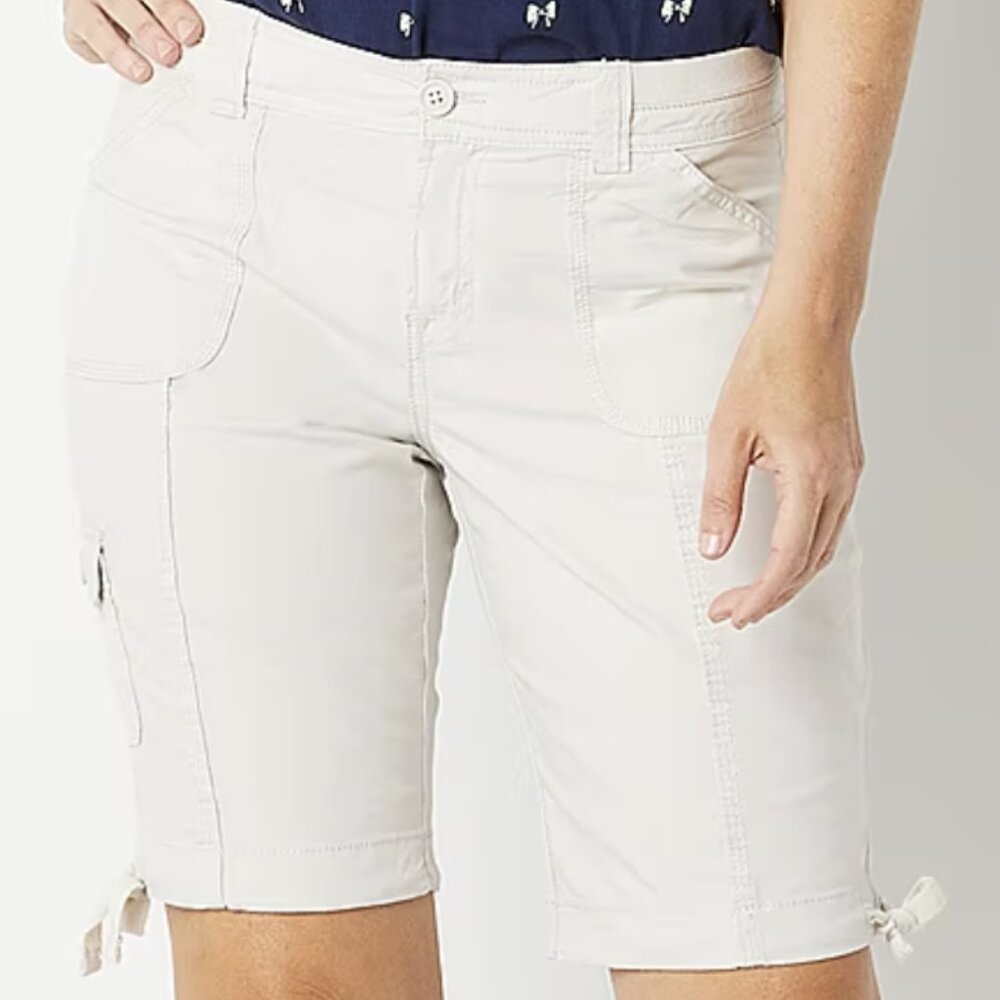 St. John's Bay Womens Mid Rise Cargo Bermuda Short - Moonbeam / Size 10